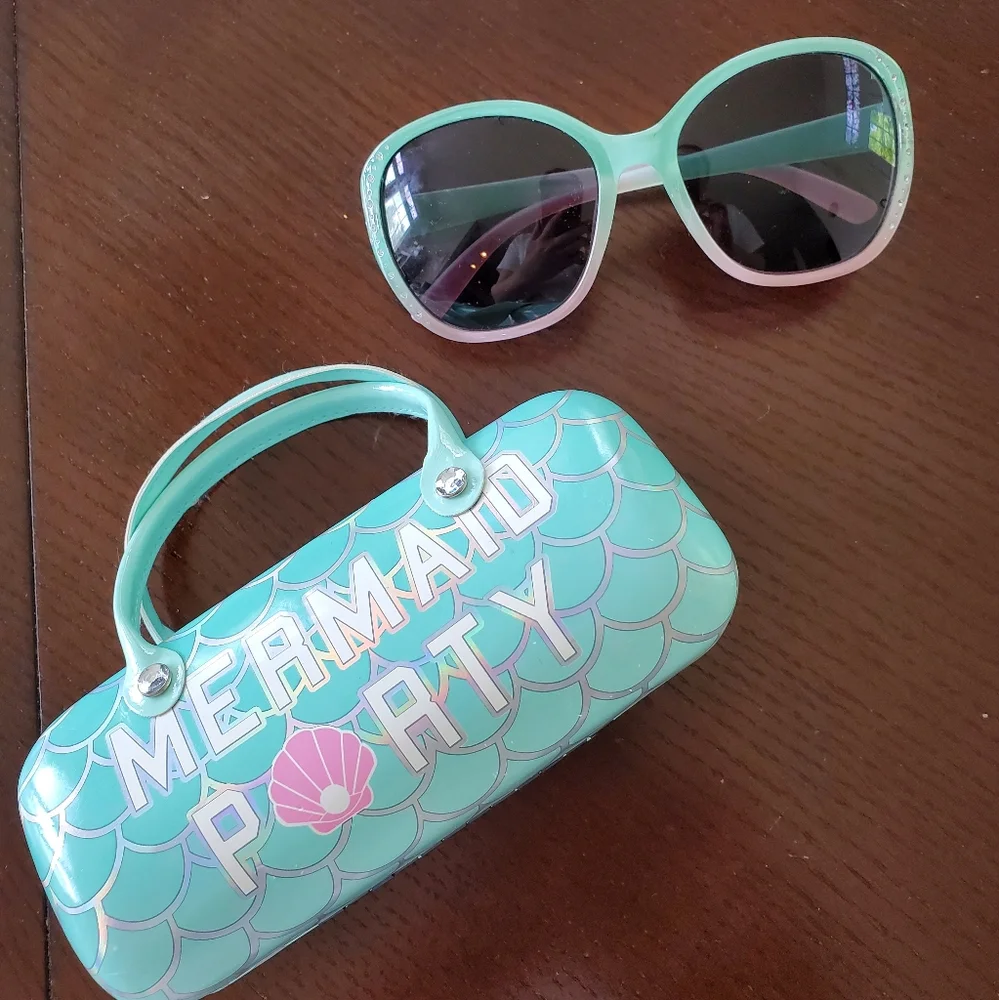 Little girls sunglasses and case